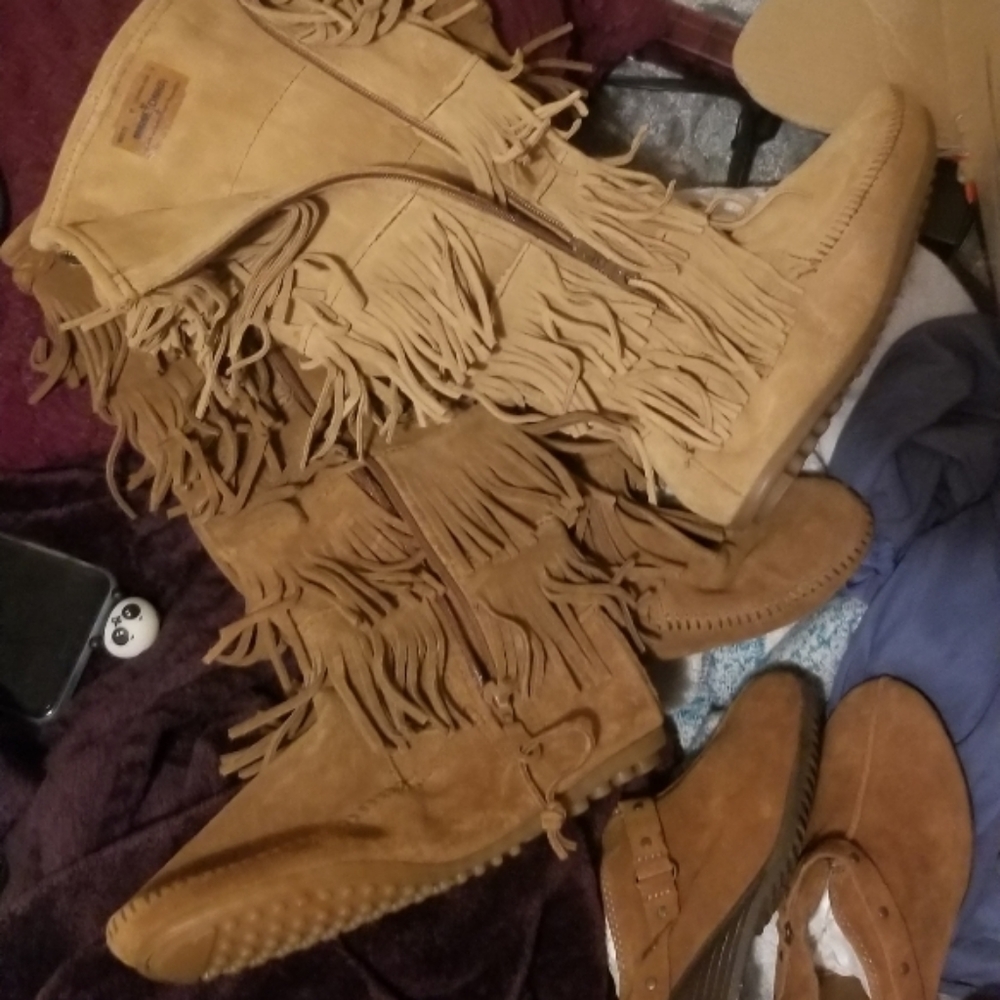 2 pair of Minnetonka woman boots brand new